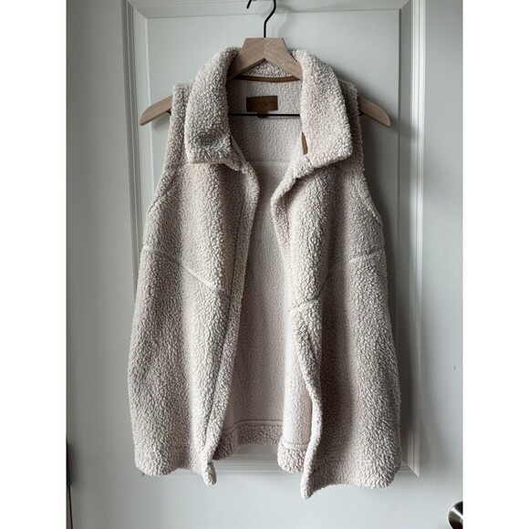 Koolaburra by UGG Jackets & Blazers - Koolaburra by UGG  Women’s S Open Front Cream Tone Brushed Sherpa Pockets Vest